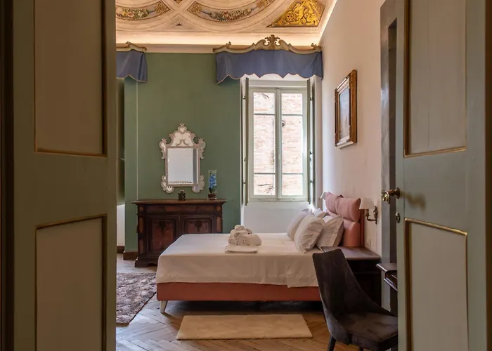 Imperial - Palazzo Storico Affreschi Del 1600 Перуджа